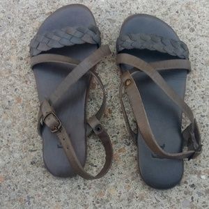 Fiel rose metal leather sandals